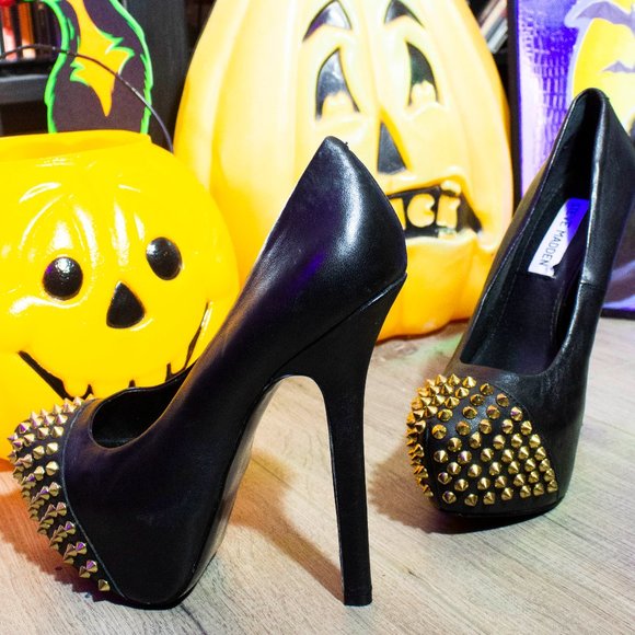 Spiked Platform Heels Steve Madden Black Leather with gold spike toes 6.5 - Picture 1 of 9